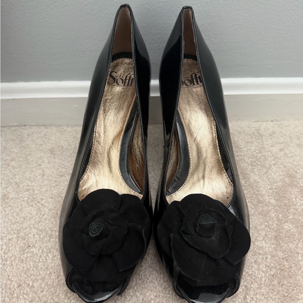 Sofft Women's Black Floral Peep Toe pumps
